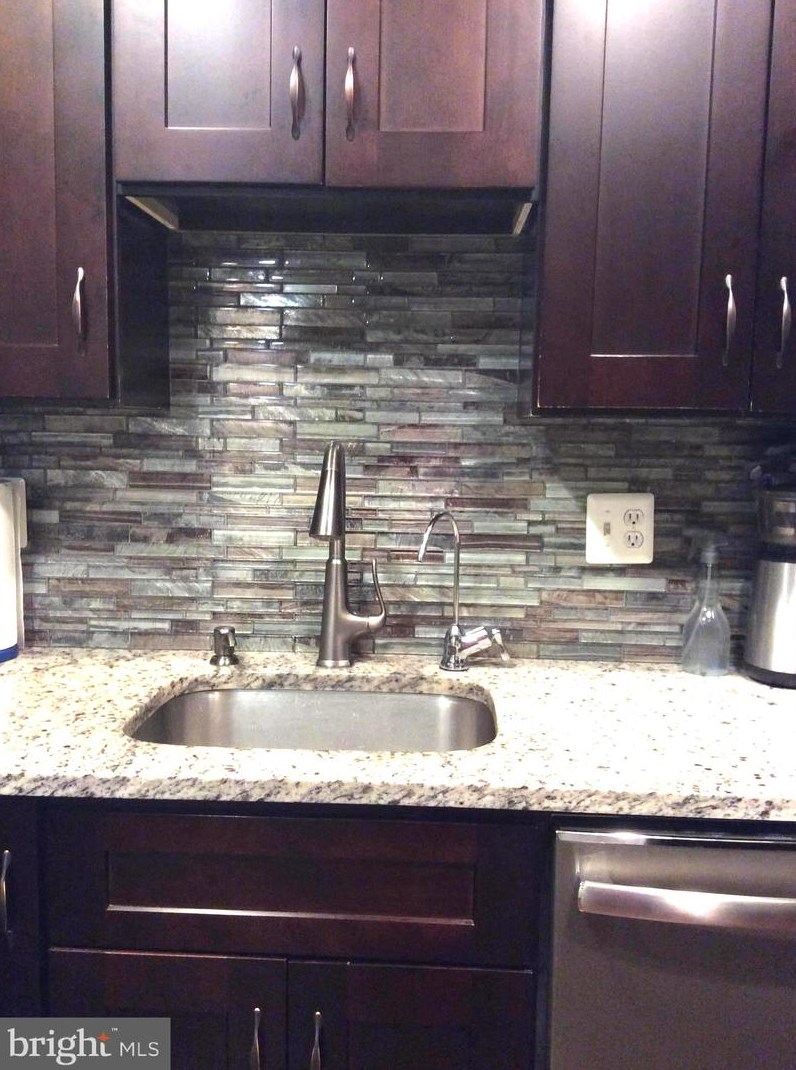 123 Willow Pl, Dulles VA 20164-1626 exterior