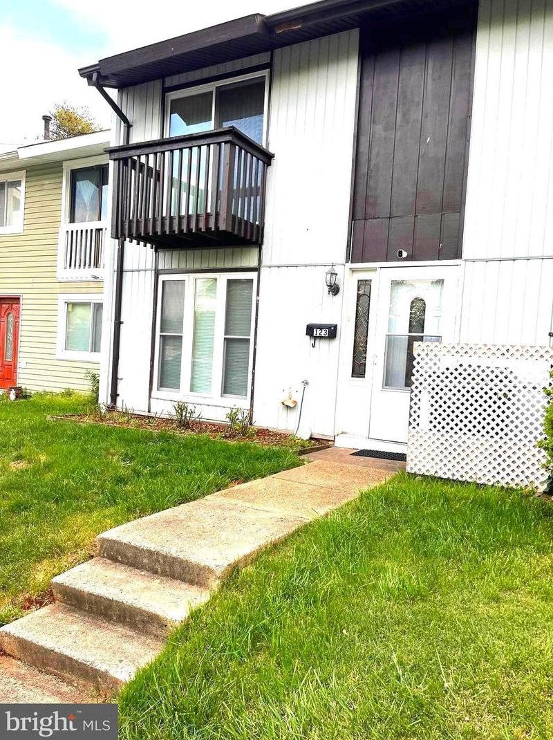 123 Willow Pl, Dulles VA 20164-1626 exterior