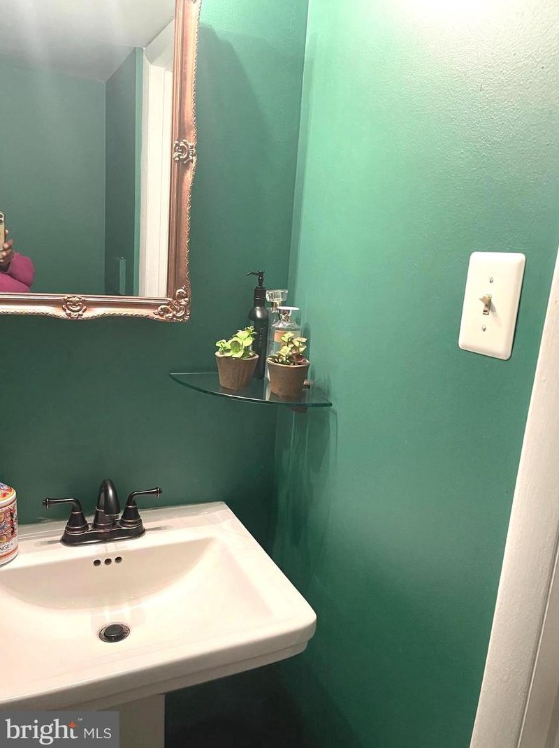 123 Willow Pl, Dulles VA 20164-1626 exterior