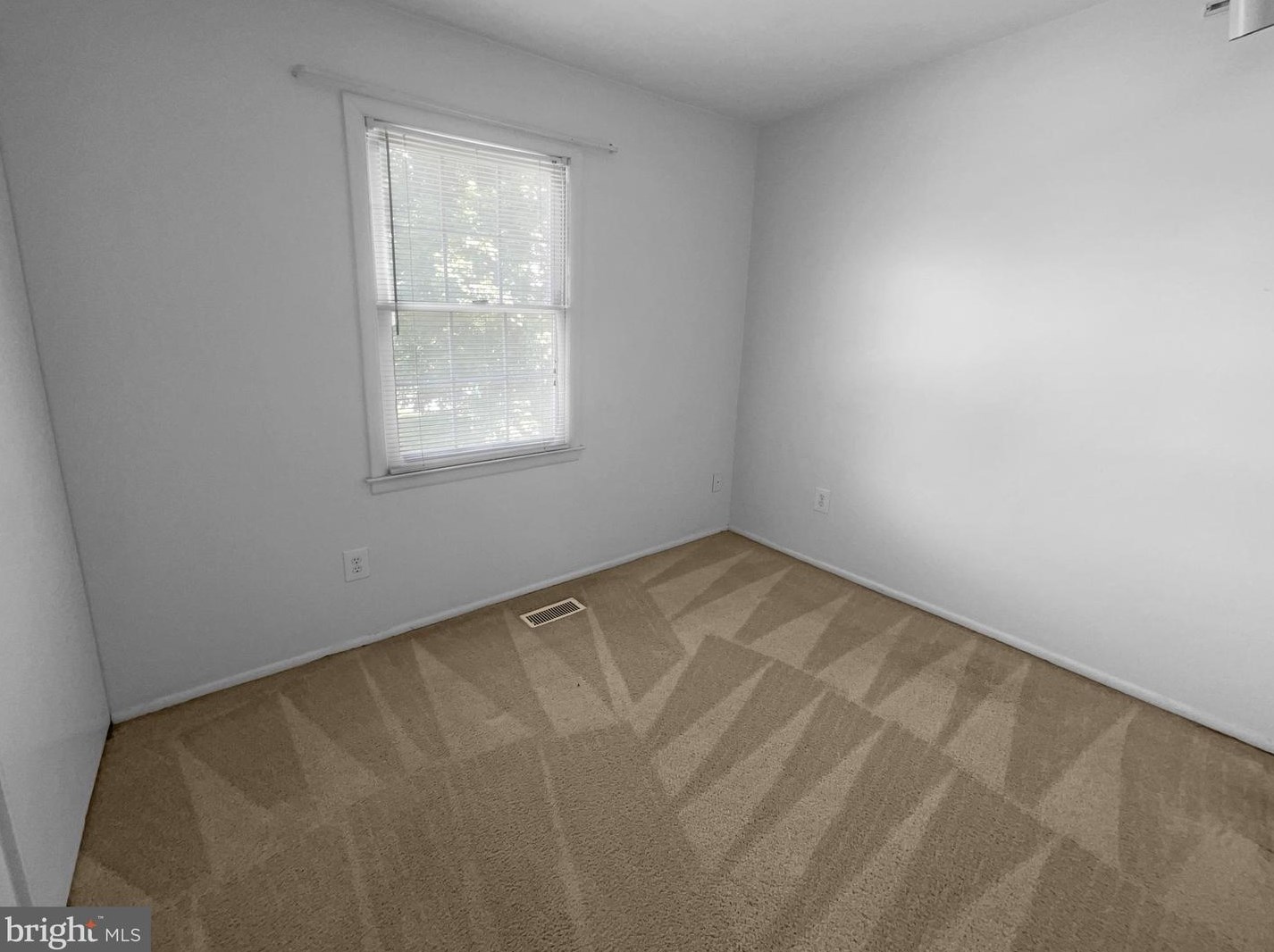 894 Holborn Ct, Dulles VA  20164-4801 exterior
