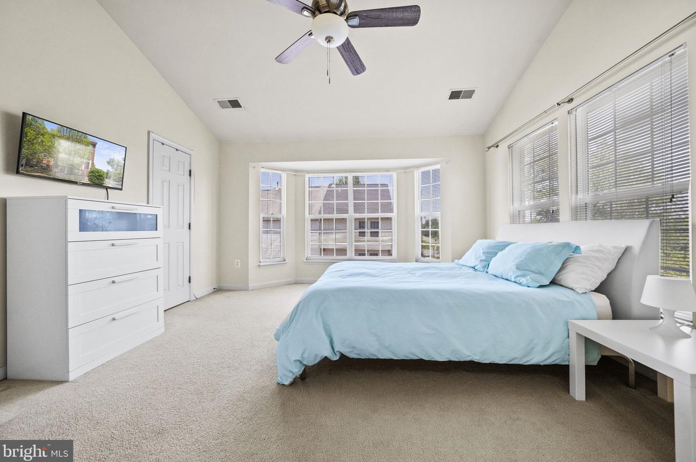 20856 Quay Ln, Dulles VA 20165-8739 exterior