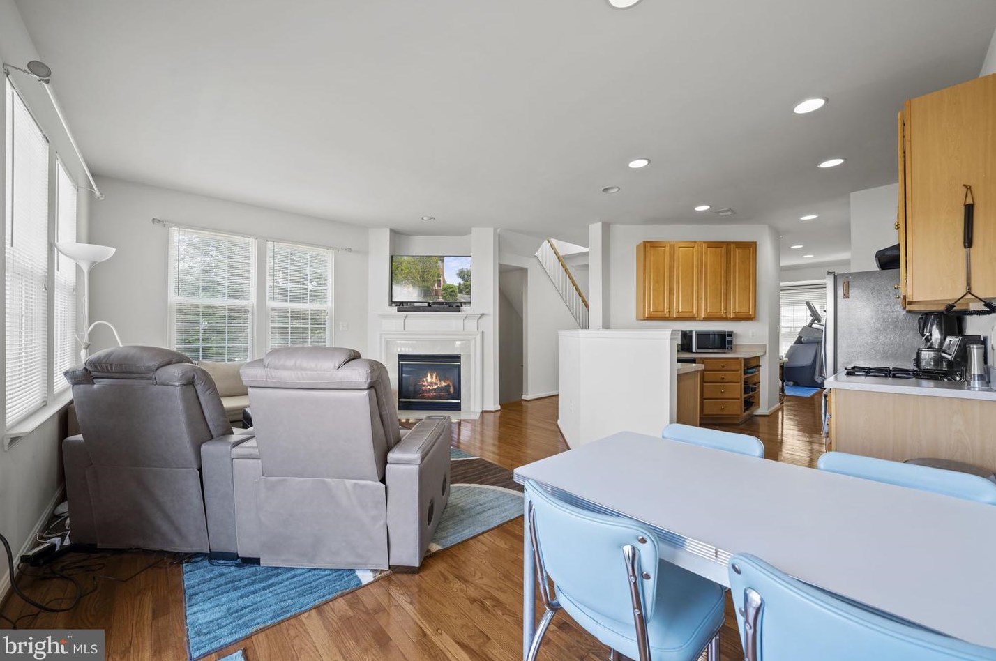 20856 Quay Ln, Dulles VA 20165-8739 exterior