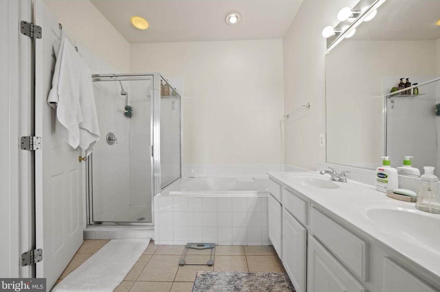 20856 Quay Ln, Dulles VA 20165-8739 exterior