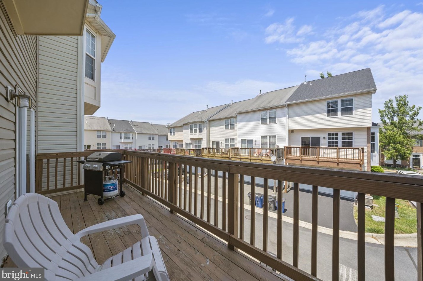 20856 Quay Ln, Dulles VA 20165-8739 exterior