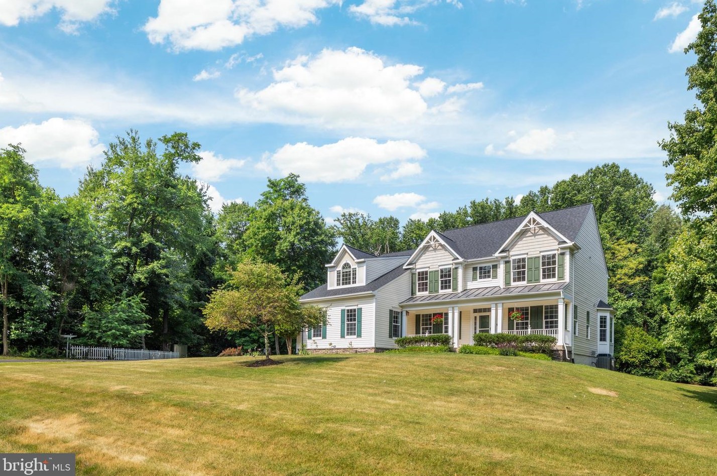 17211 Flint Farm Dr, Round Hill, VA 20141