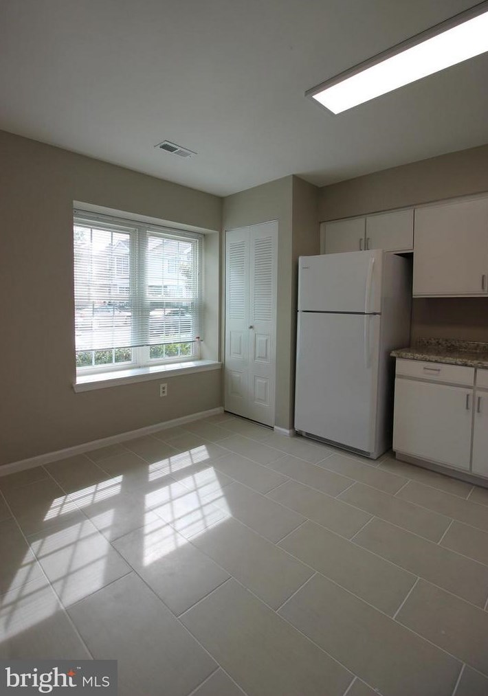 254 Coventry Sq, Dulles VA  20164-3254 exterior