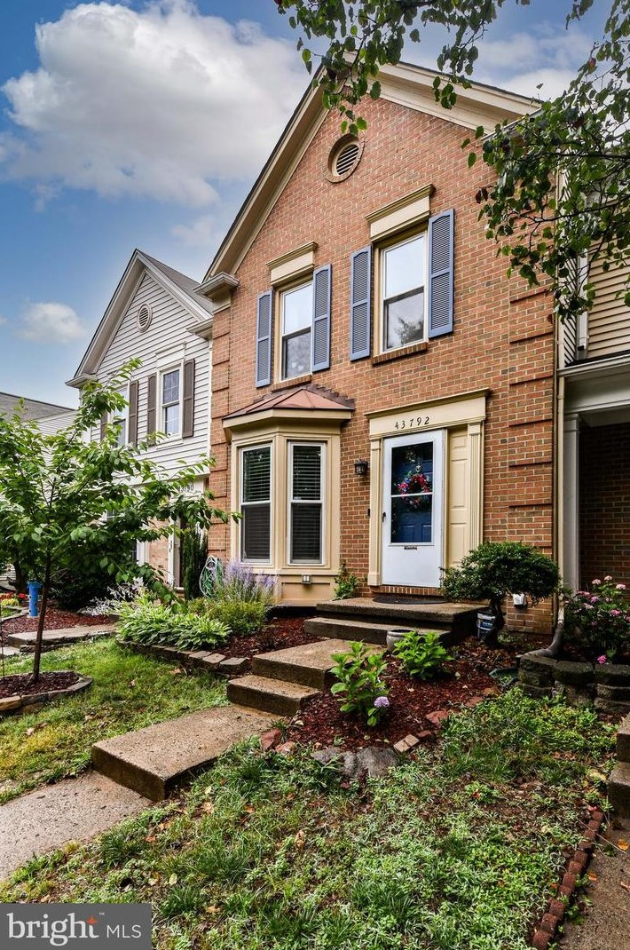 43792 Laburnum Sq, Ashburn VA  20147-5443 exterior
