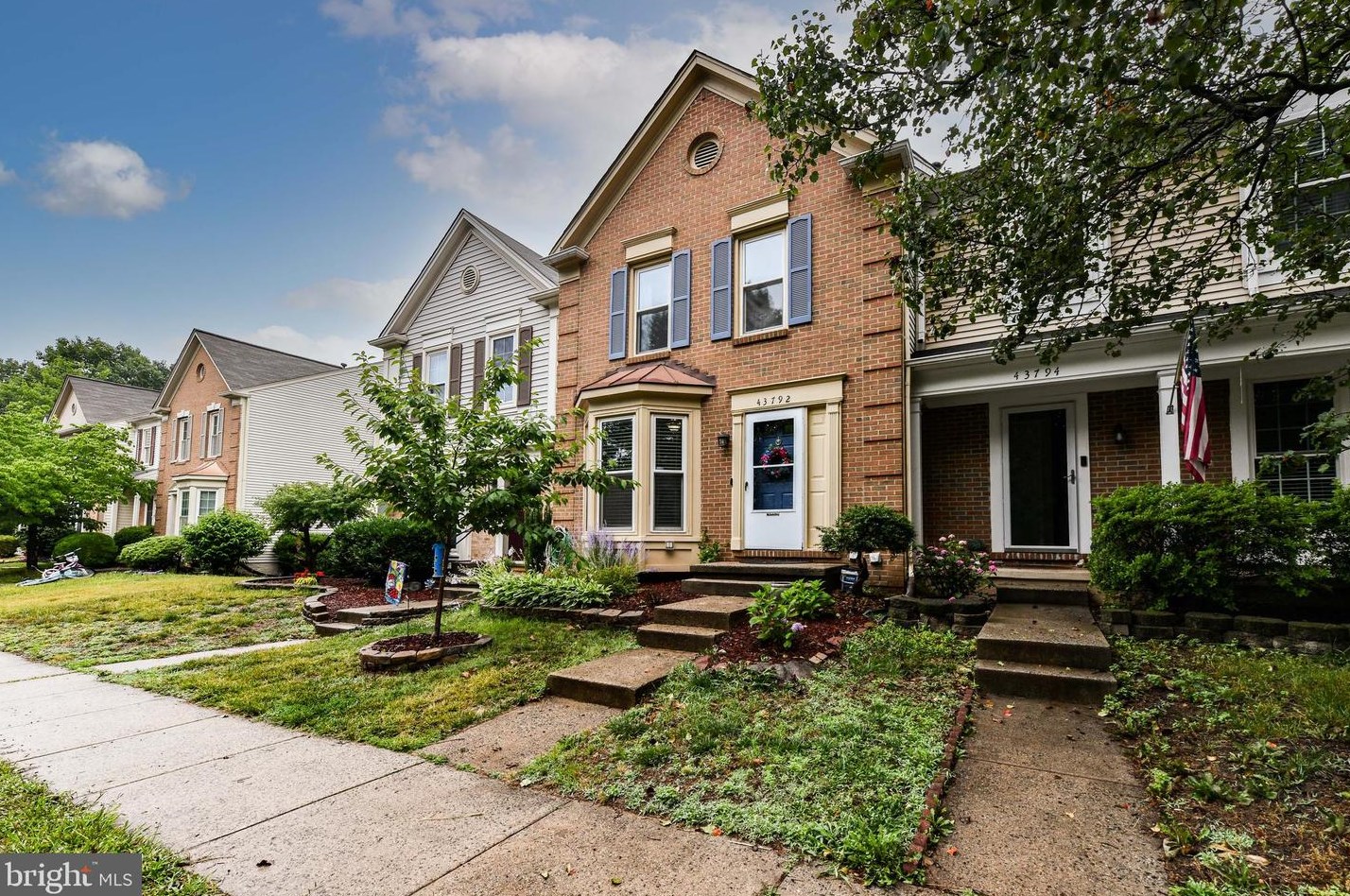 43792 Laburnum Sq, Ashburn VA  20147-5443 exterior