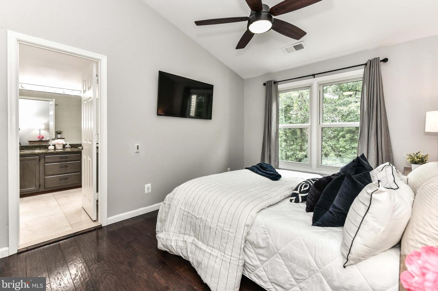 43792 Laburnum Sq, Ashburn VA  20147-5443 exterior