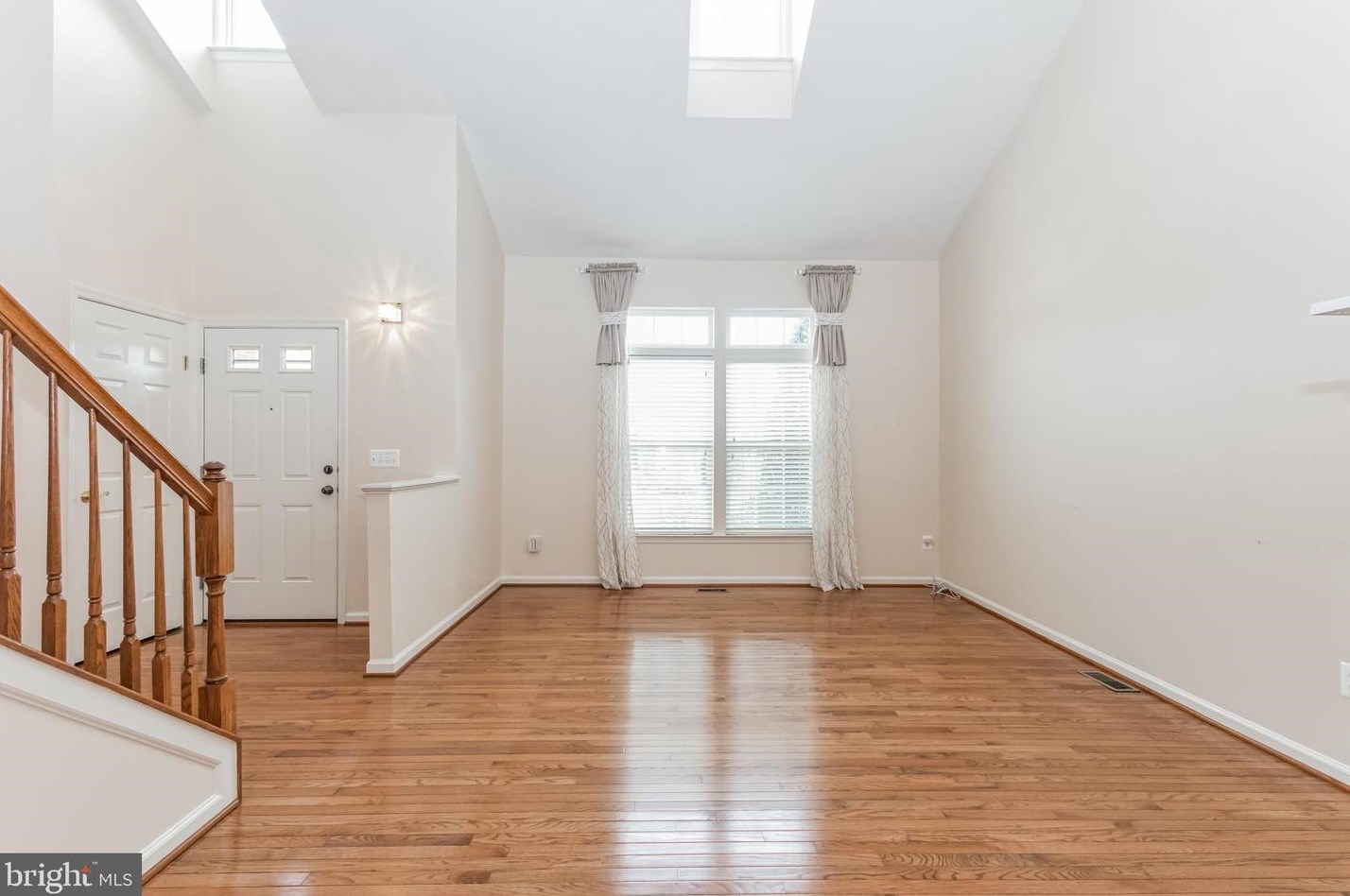 20884 Conesus Sq, Ashburn VA  20147-7153 exterior