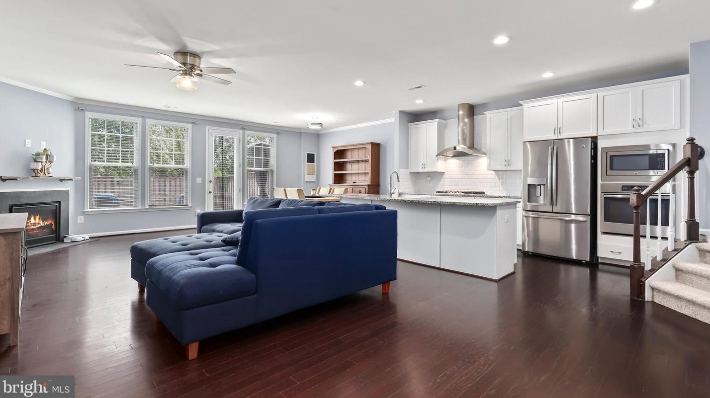 42463 Benfold Sq, Ashburn VA 20148-7610 exterior