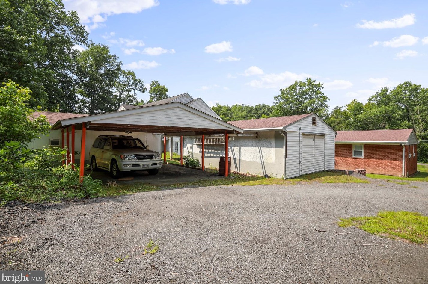 20470 Broad Run Dr, Sterling VA  20165-2511 exterior