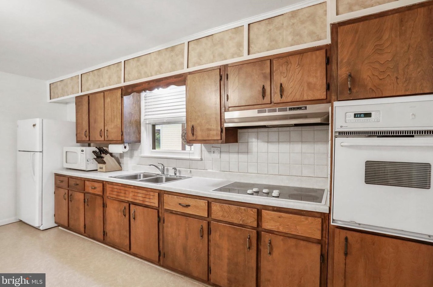 20470 Broad Run Dr, Sterling VA  20165-2511 exterior