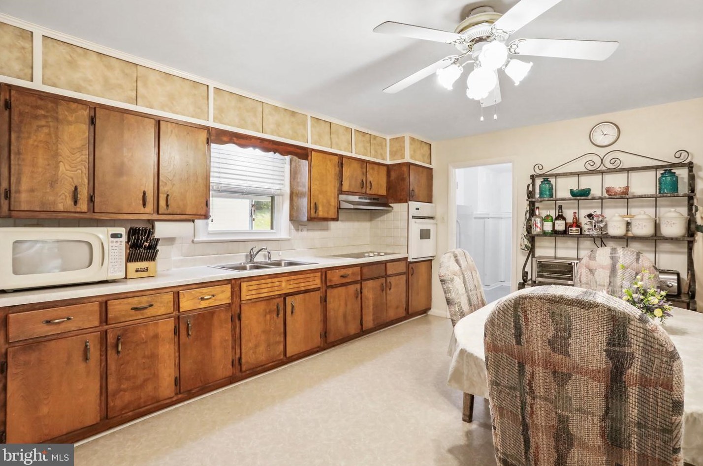 20470 Broad Run Dr, Sterling VA  20165-2511 exterior