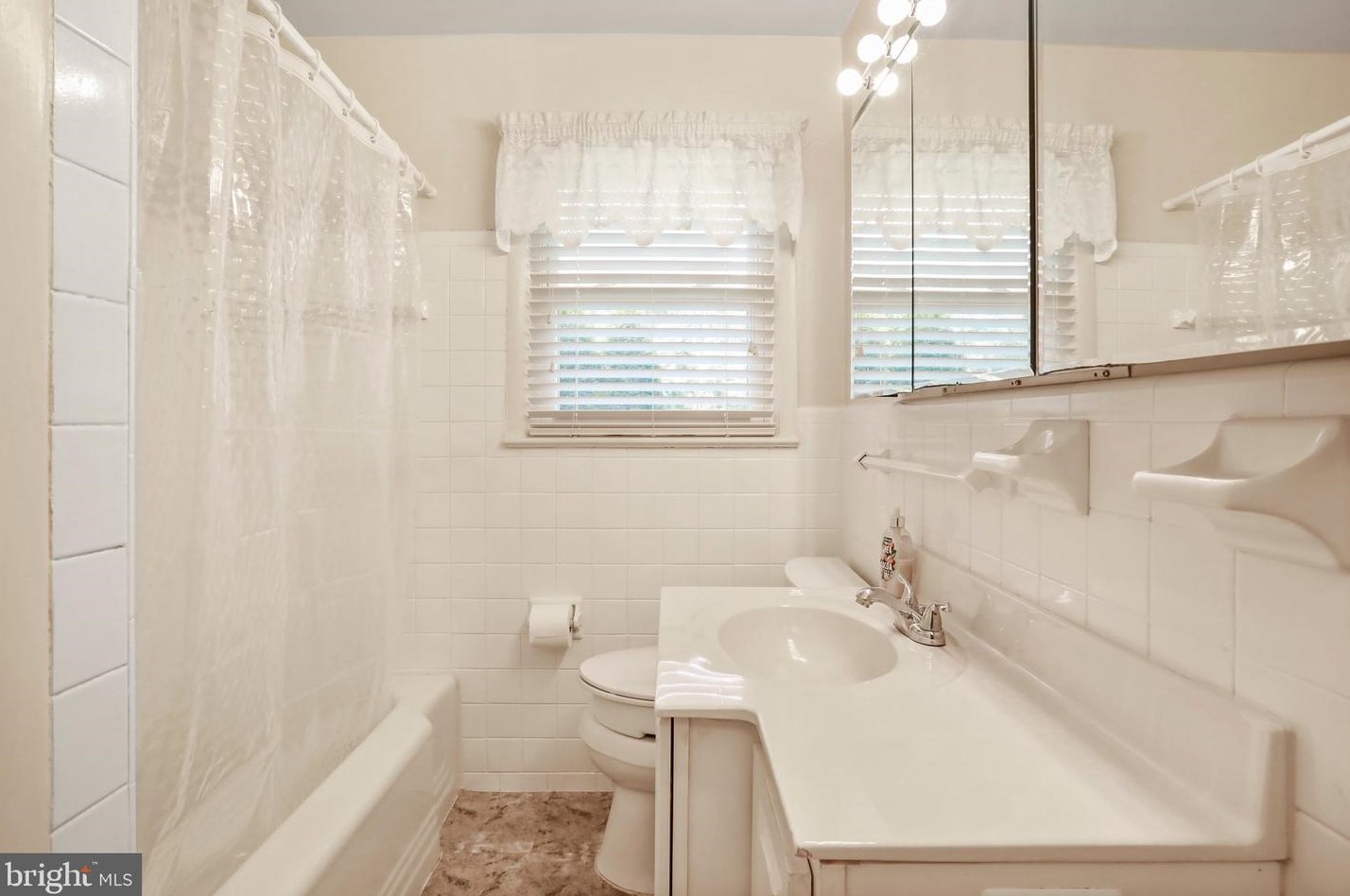 20470 Broad Run Dr, Sterling VA  20165-2511 exterior