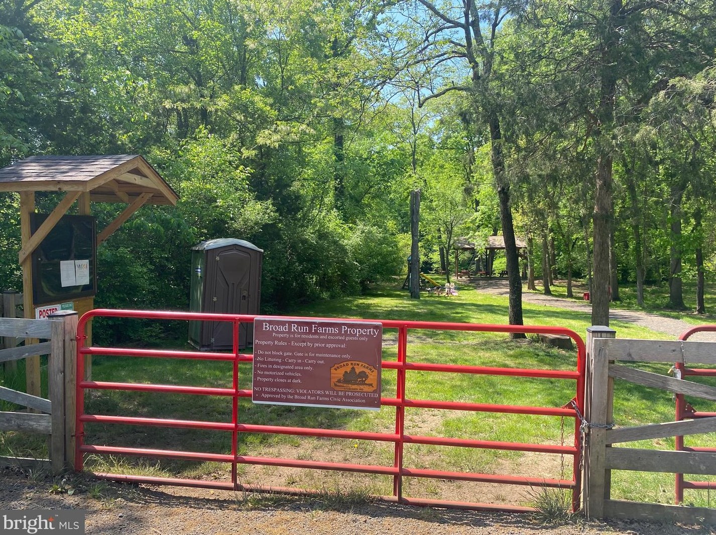 20470 Broad Run Dr, Sterling VA  20165-2511 exterior