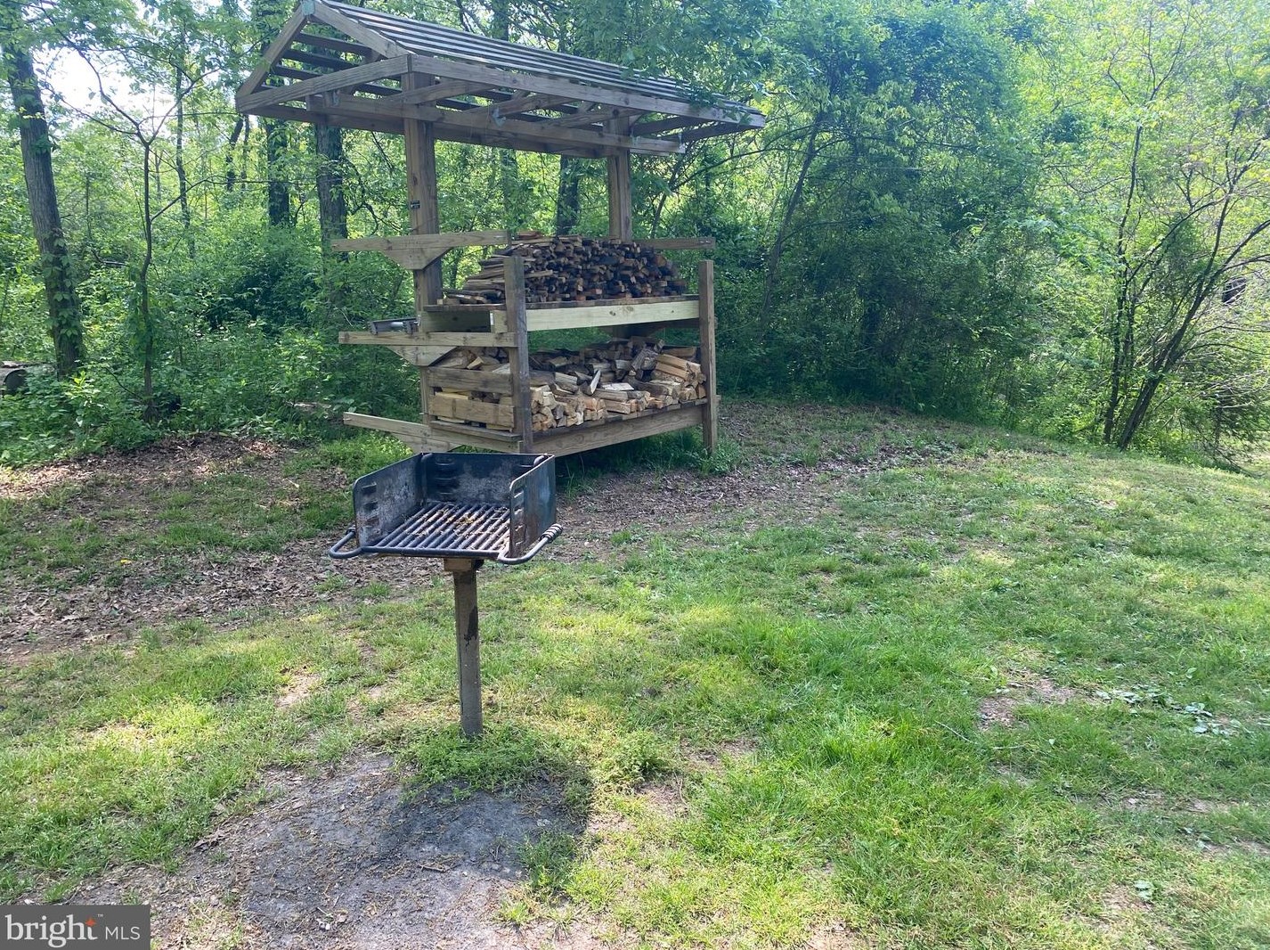 20470 Broad Run Dr, Sterling VA  20165-2511 exterior