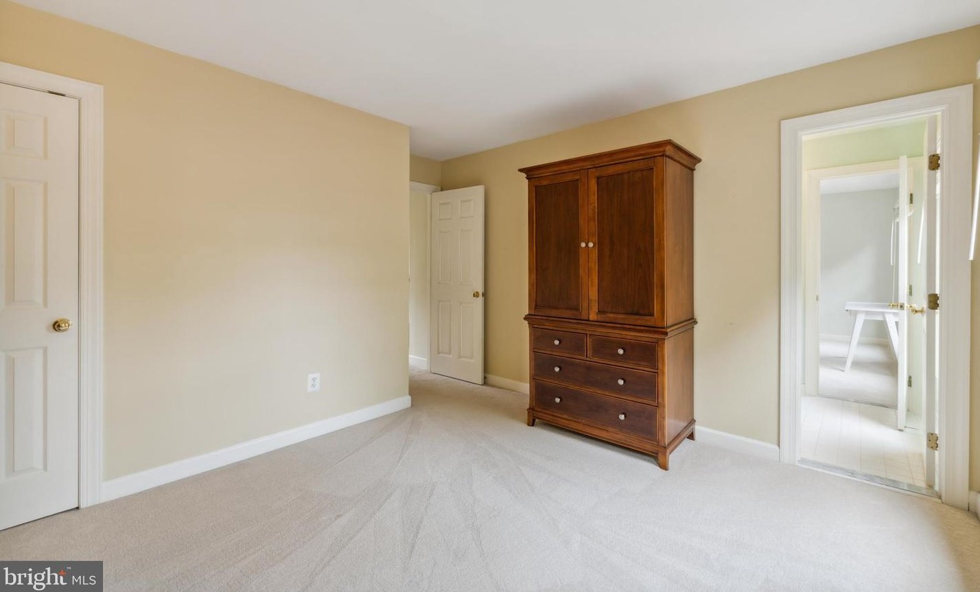 43237 Lighthouse Pl, Fairfax VA 20152-5341 exterior