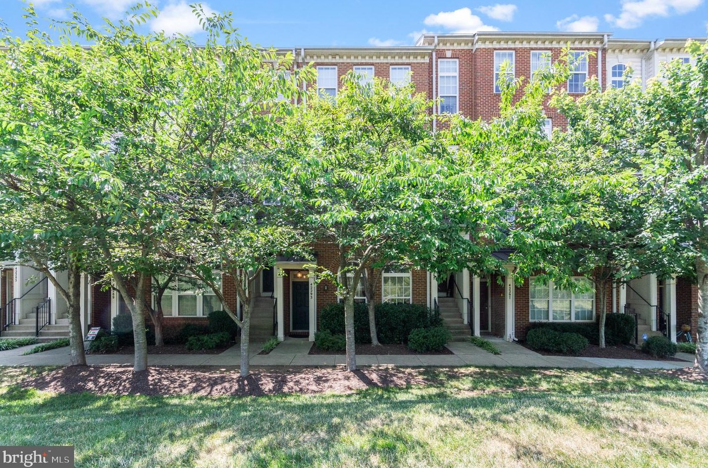 42293 Onyx Ter, Stone Ridge VA  20105-2958 exterior