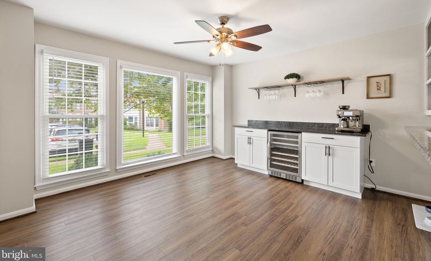 21825 Formosa Sq, Dulles VA  20164-7036 exterior