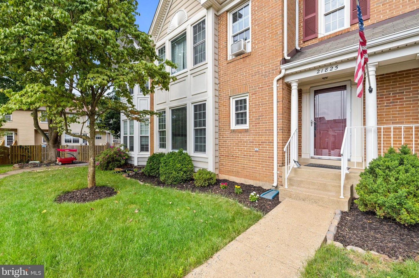 21825 Formosa Sq, Dulles VA  20164-7036 exterior