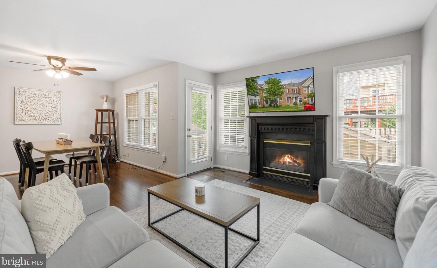 21825 Formosa Sq, Dulles VA  20164-7036 exterior