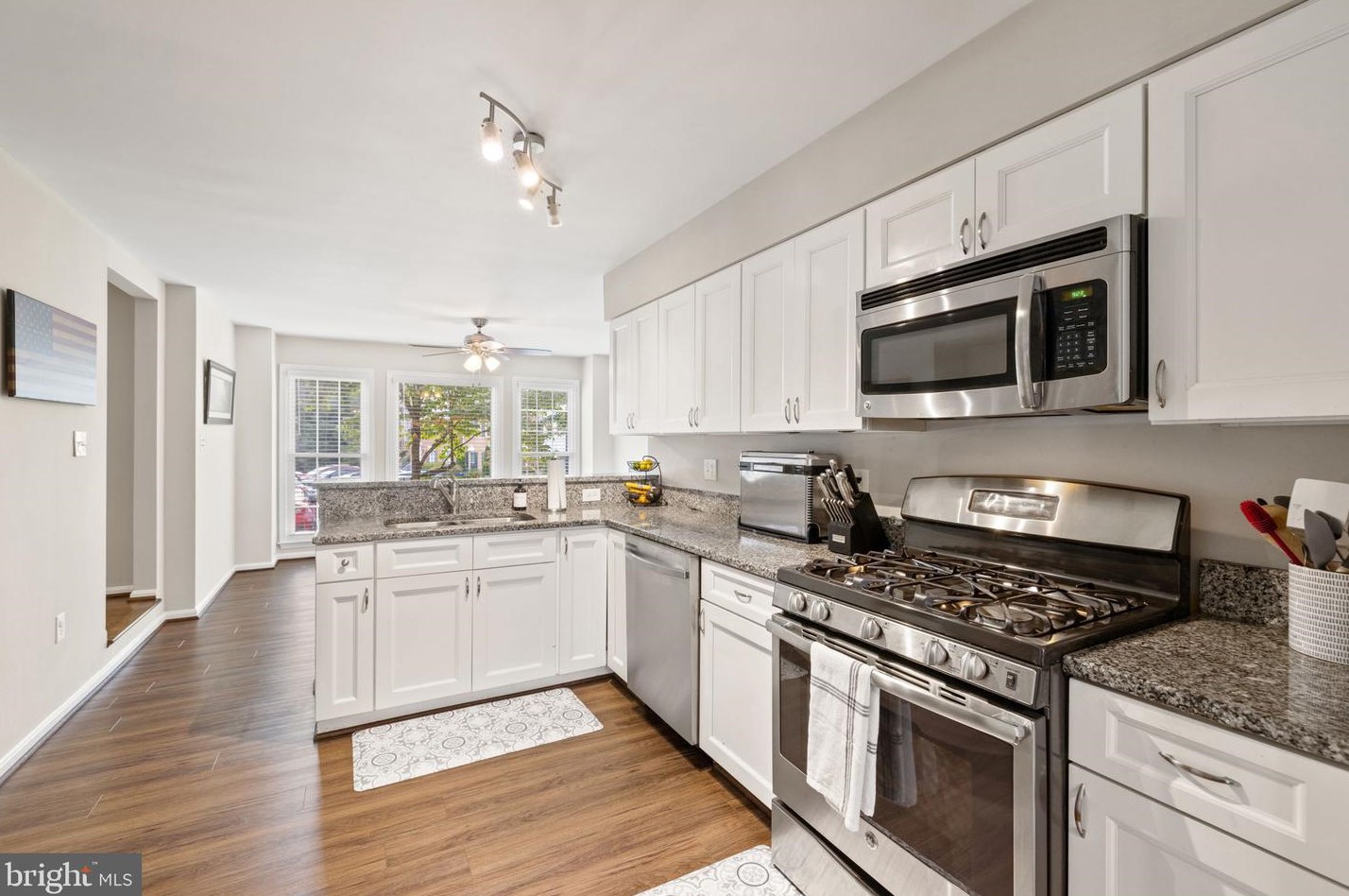 21825 Formosa Sq, Dulles VA  20164-7036 exterior