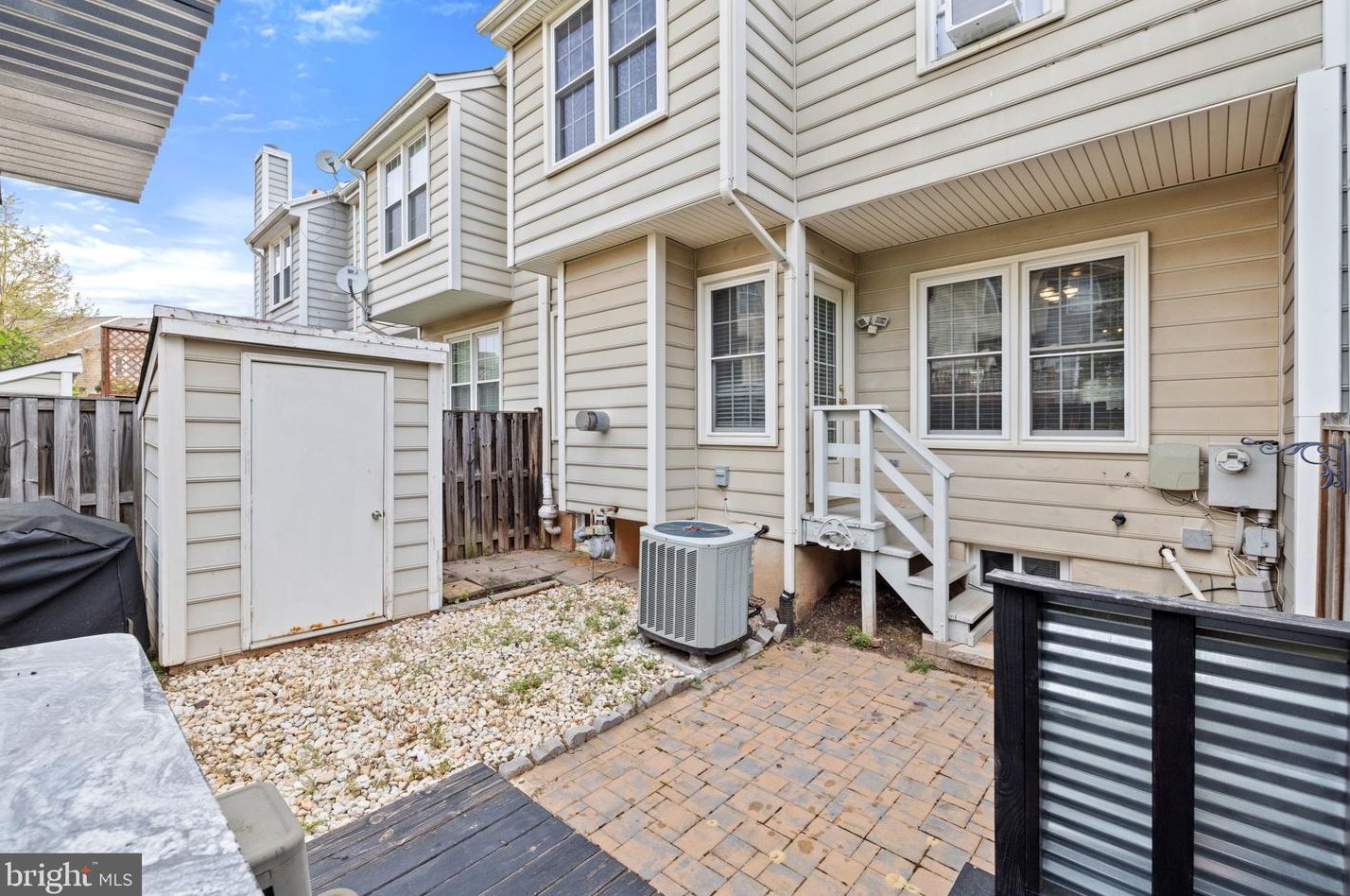 21825 Formosa Sq, Dulles VA  20164-7036 exterior