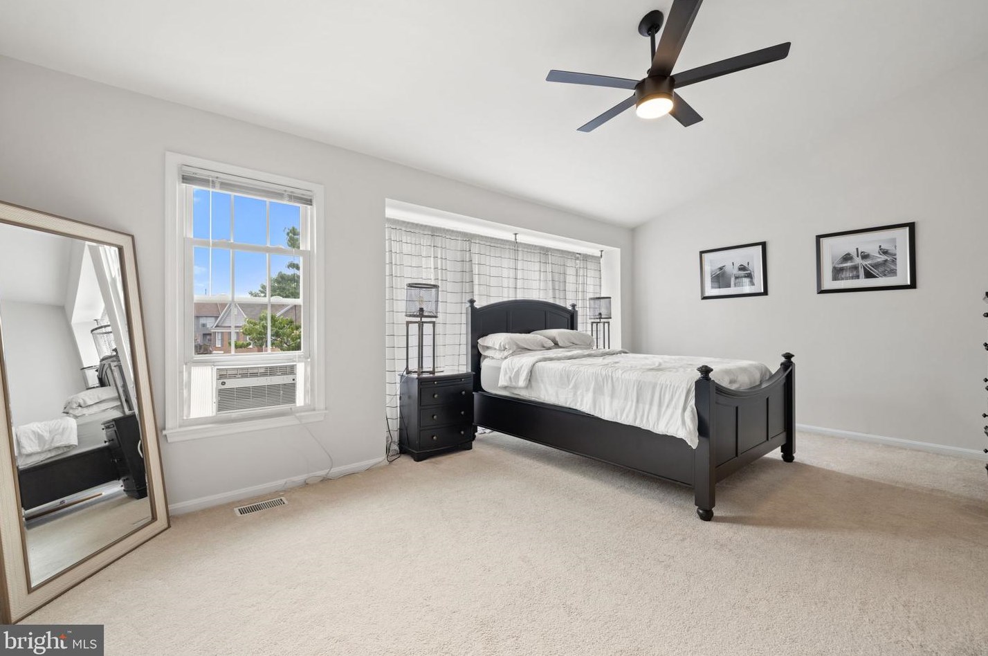 21825 Formosa Sq, Dulles VA  20164-7036 exterior