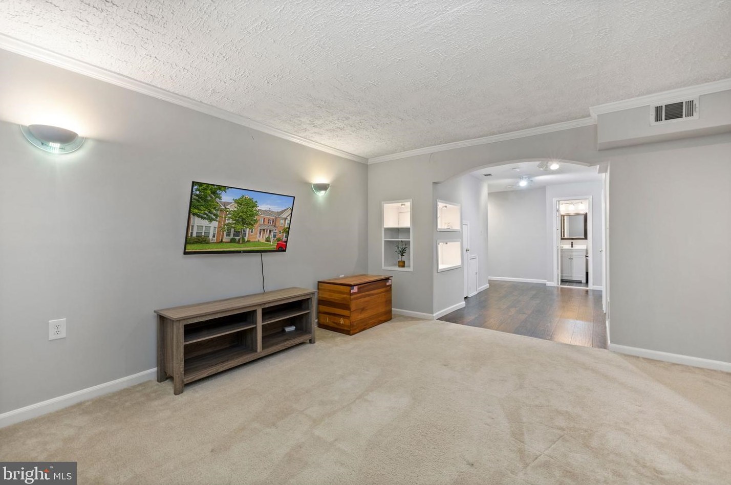21825 Formosa Sq, Dulles VA  20164-7036 exterior