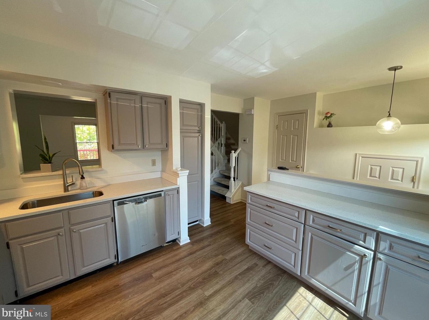 21924 Greentree Ter, Dulles VA  20164-7015 exterior