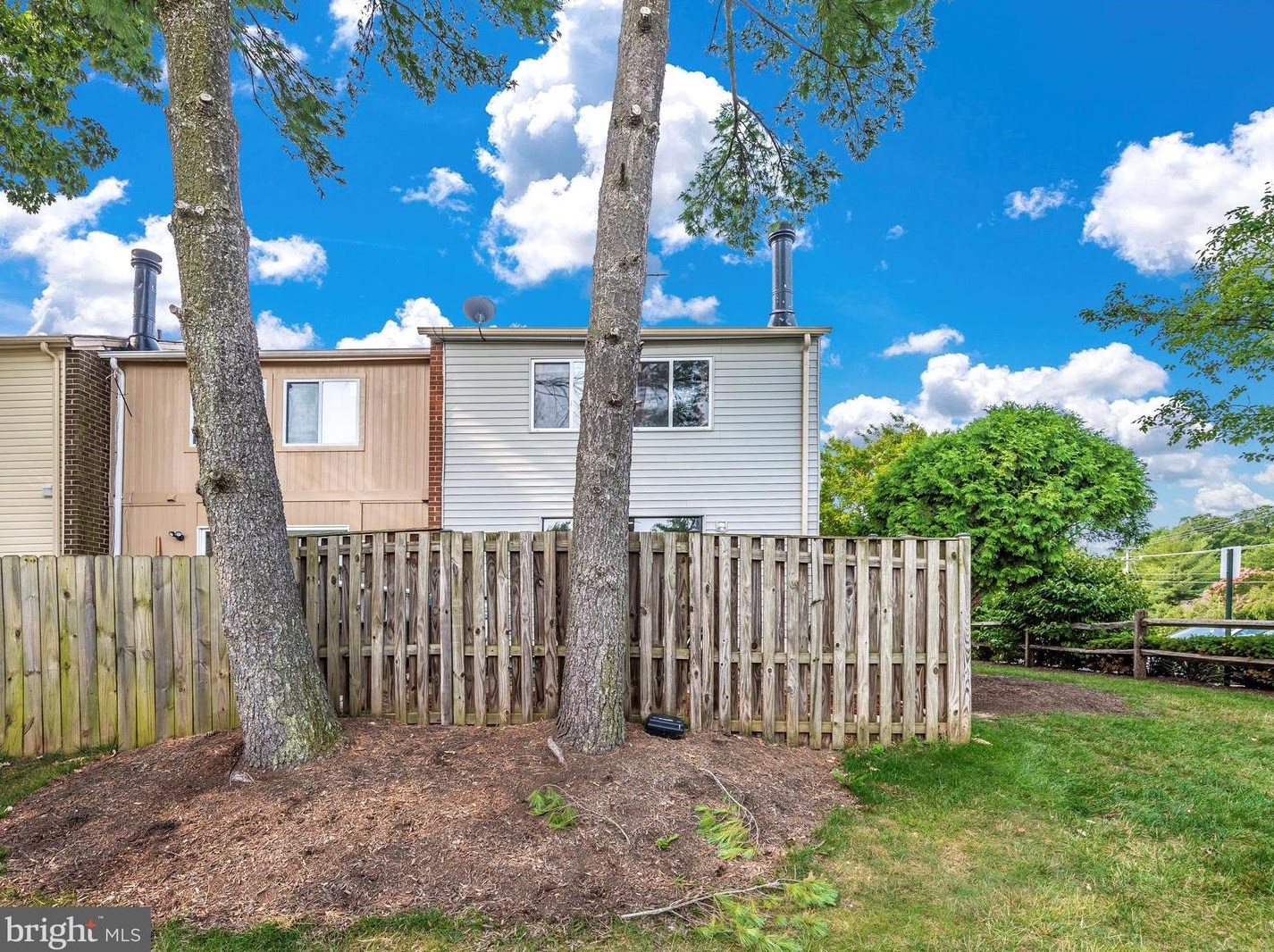 806 Brethour Ct, Dulles VA  20164-1438 exterior