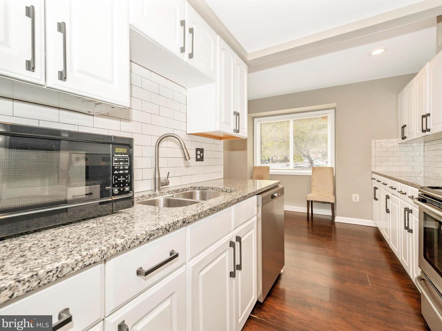 806 Brethour Ct, Dulles VA  20164-1438 exterior