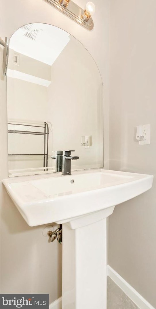 806 Brethour Ct, Dulles VA  20164-1438 exterior