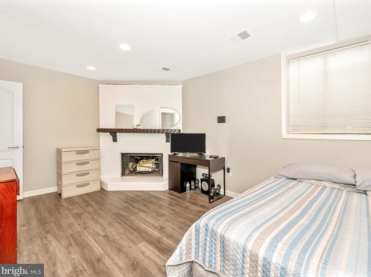 806 Brethour Ct, Dulles VA  20164-1438 exterior