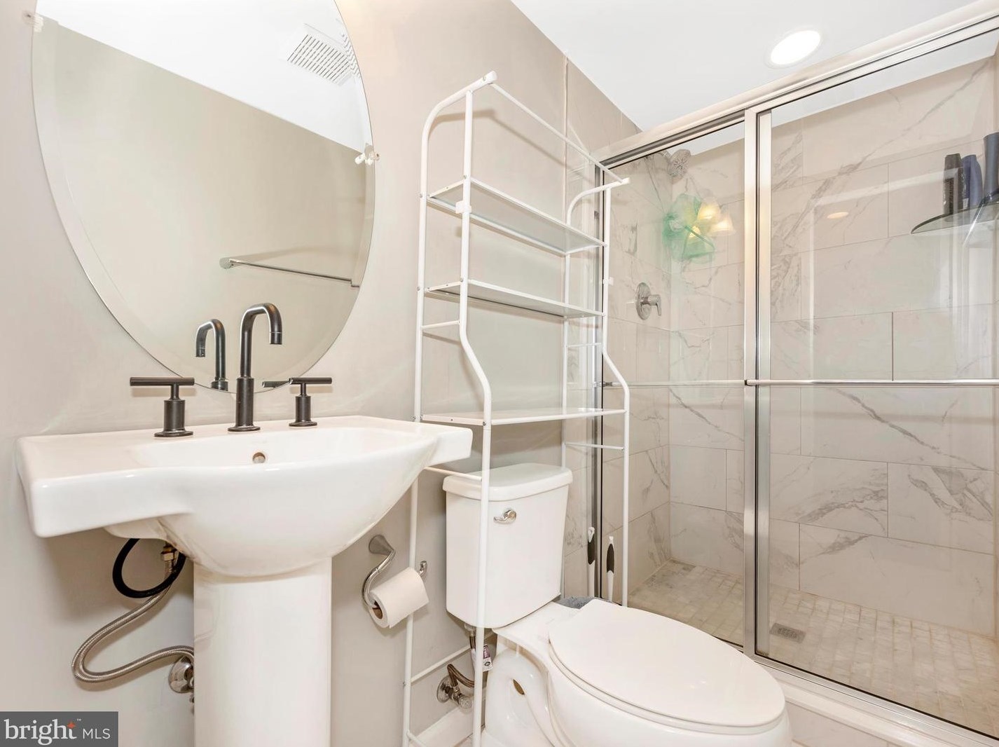 806 Brethour Ct, Dulles VA  20164-1438 exterior