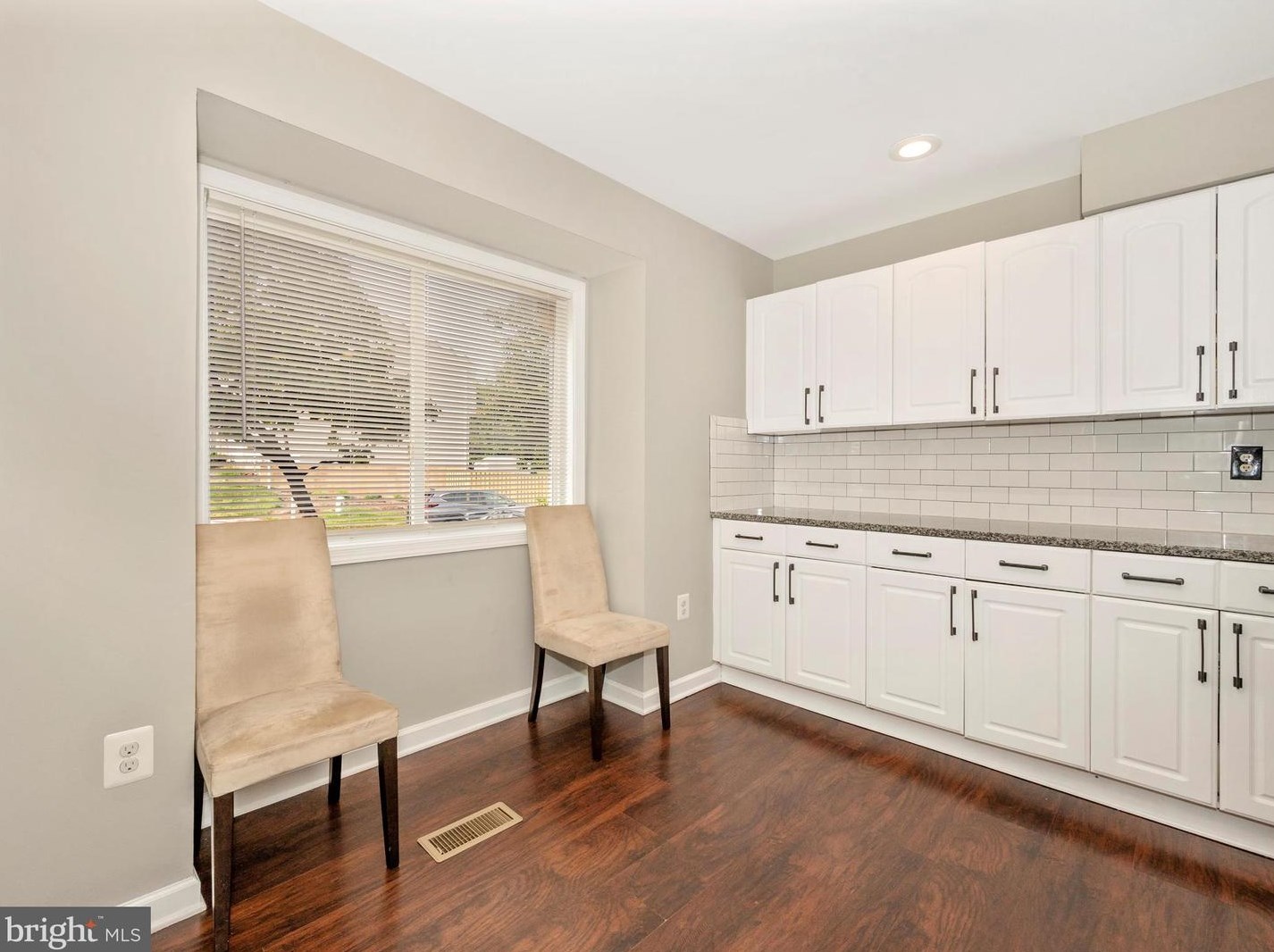 806 Brethour Ct, Dulles VA  20164-1438 exterior