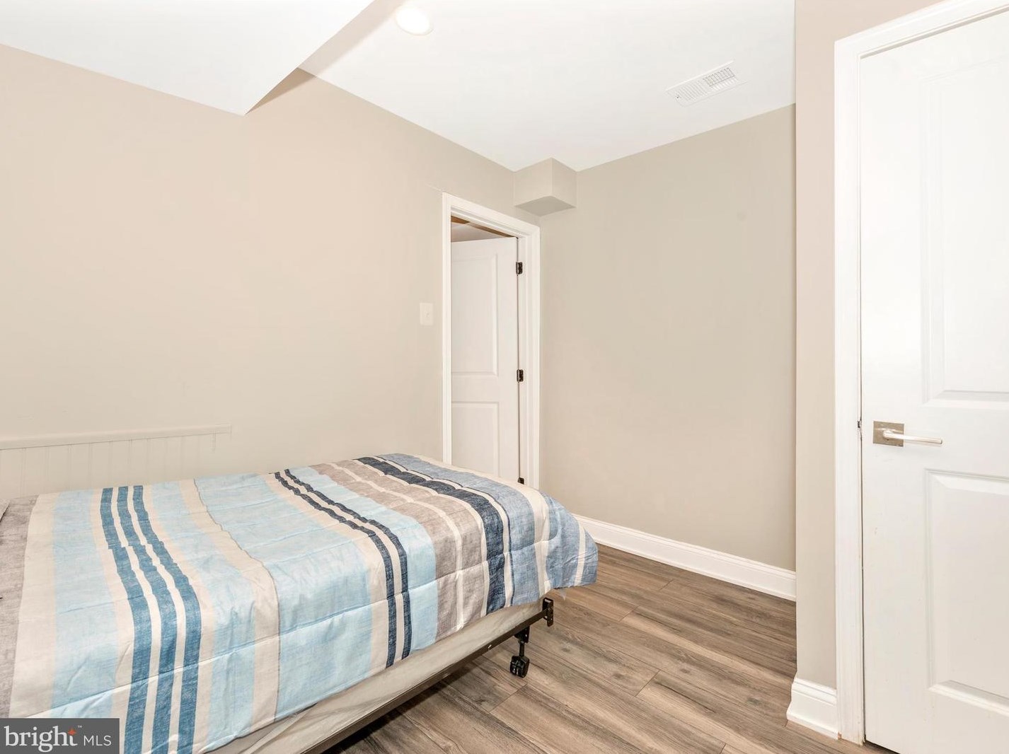 806 Brethour Ct, Dulles VA  20164-1438 exterior