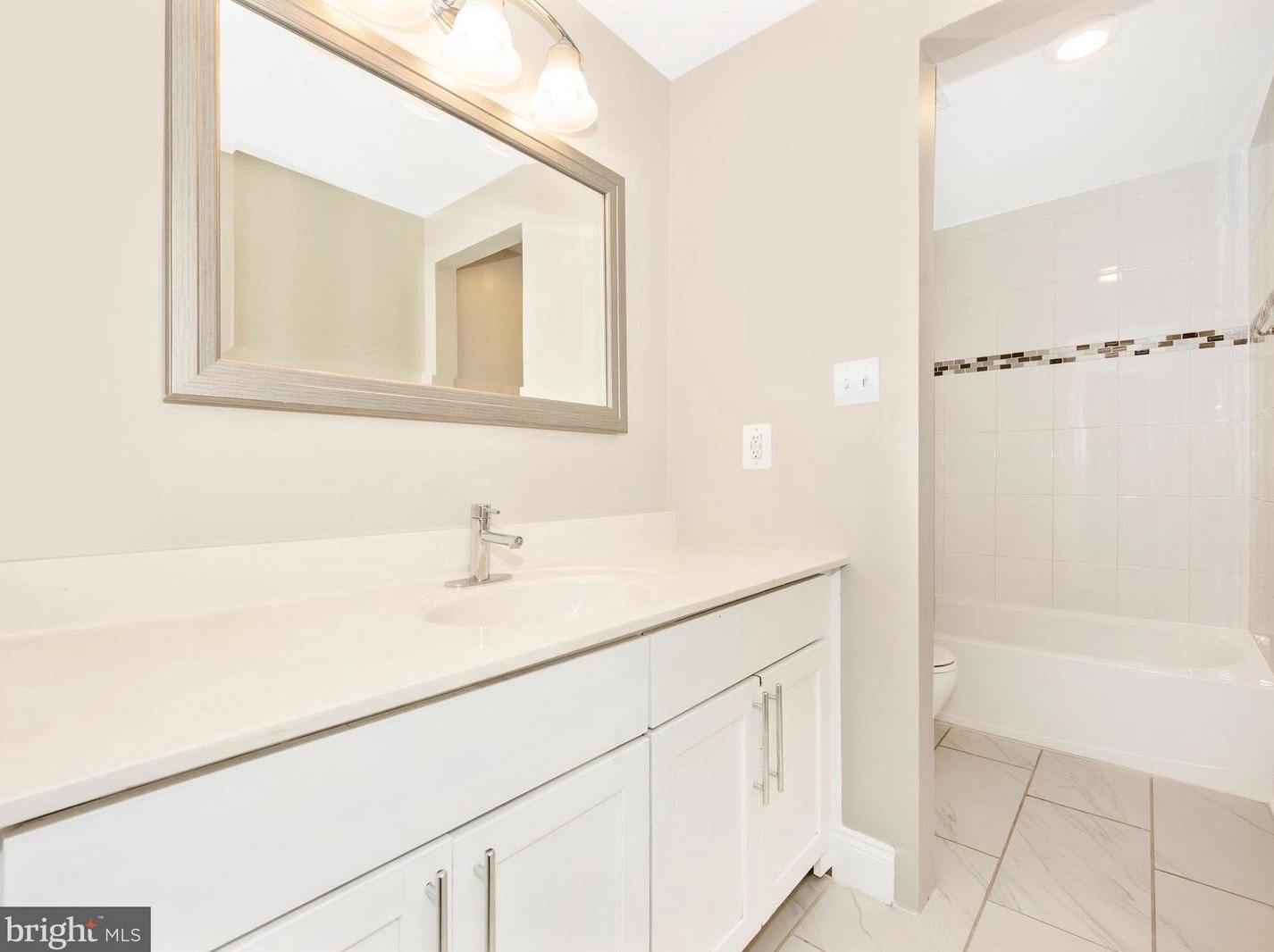 806 Brethour Ct, Dulles VA  20164-1438 exterior