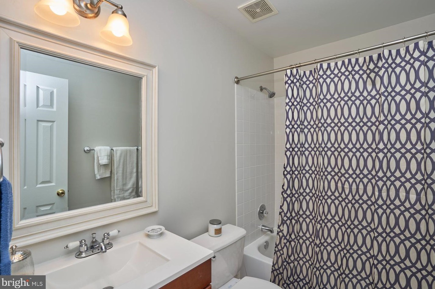 21822 Kings Xing Ter, Ashburn VA 20147-4519 exterior