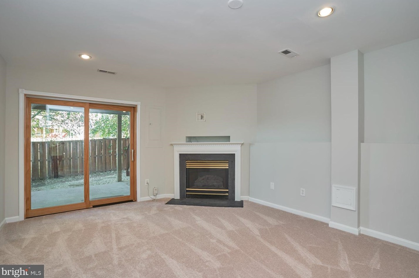 21822 Kings Xing Ter, Ashburn VA 20147-4519 exterior