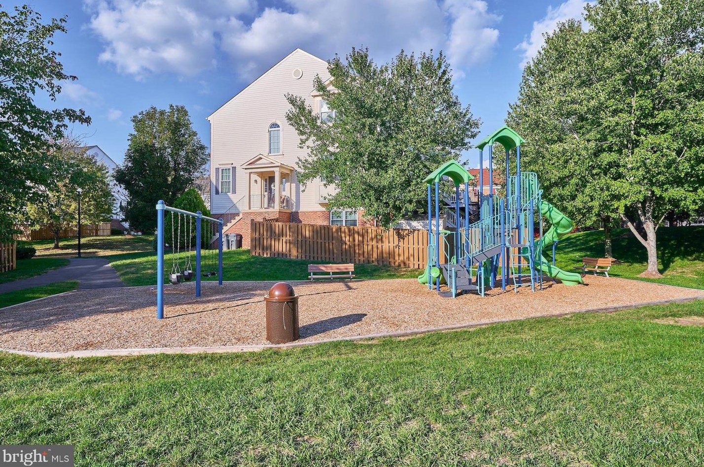 21822 Kings Xing Ter, Ashburn VA 20147-4519 exterior