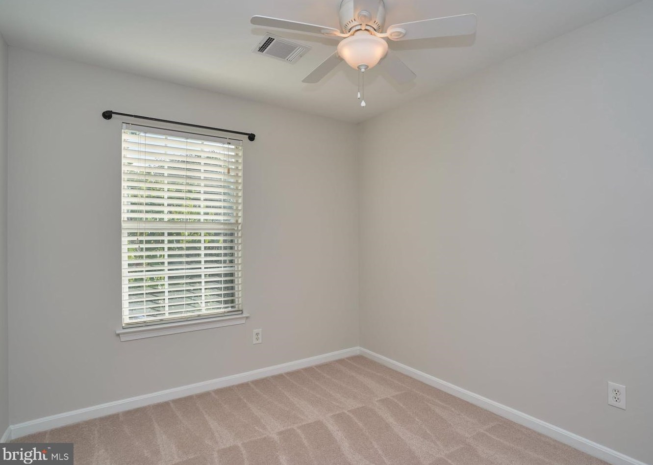 21822 Kings Xing Ter, Ashburn VA 20147-4519 exterior