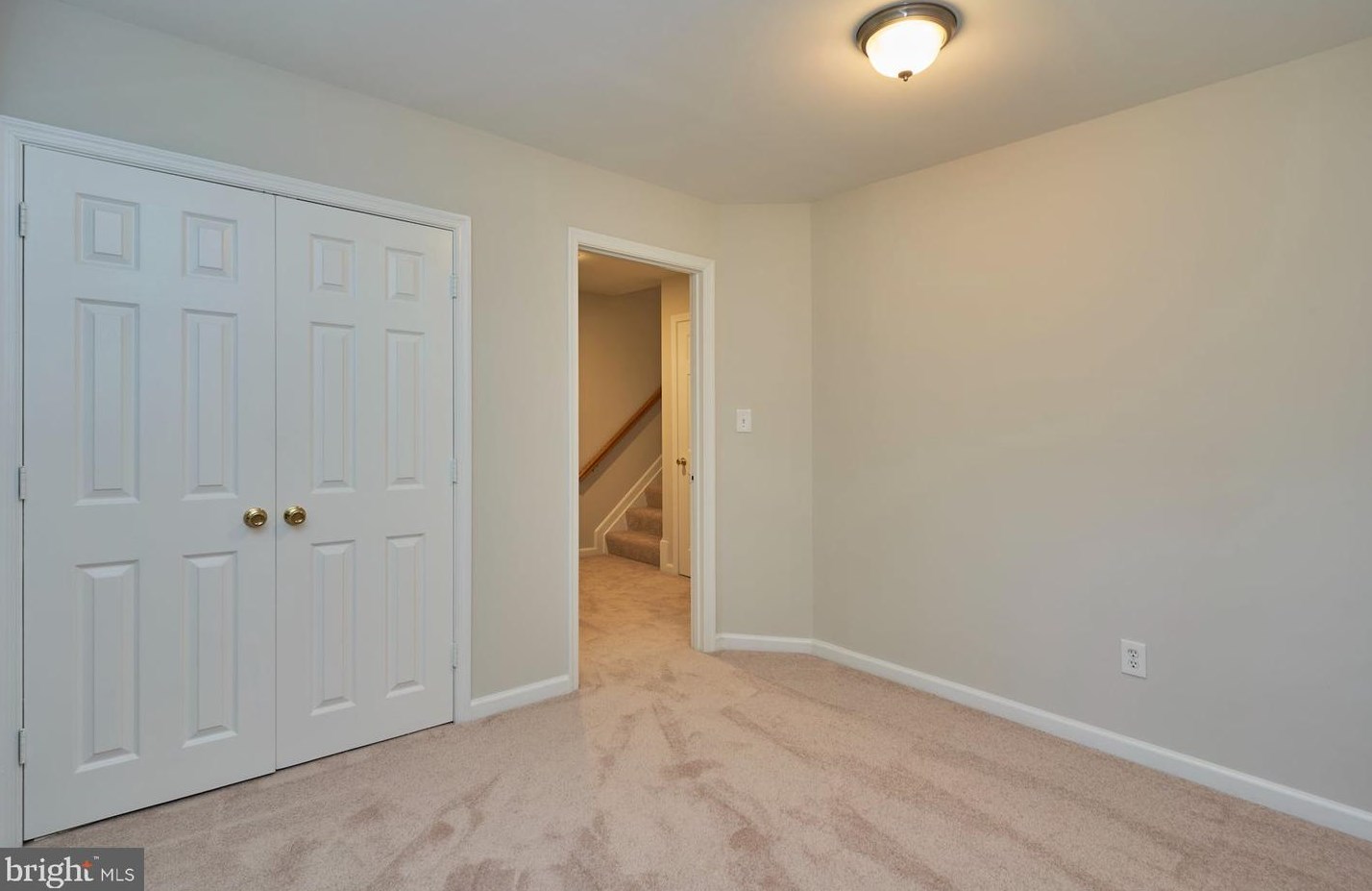 21822 Kings Xing Ter, Ashburn VA 20147-4519 exterior