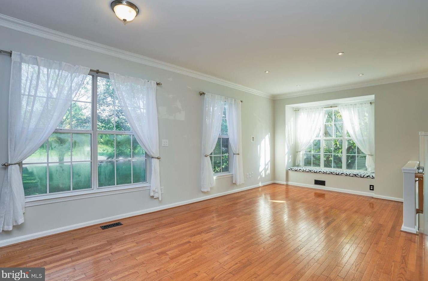 21822 Kings Xing Ter, Ashburn VA 20147-4519 exterior