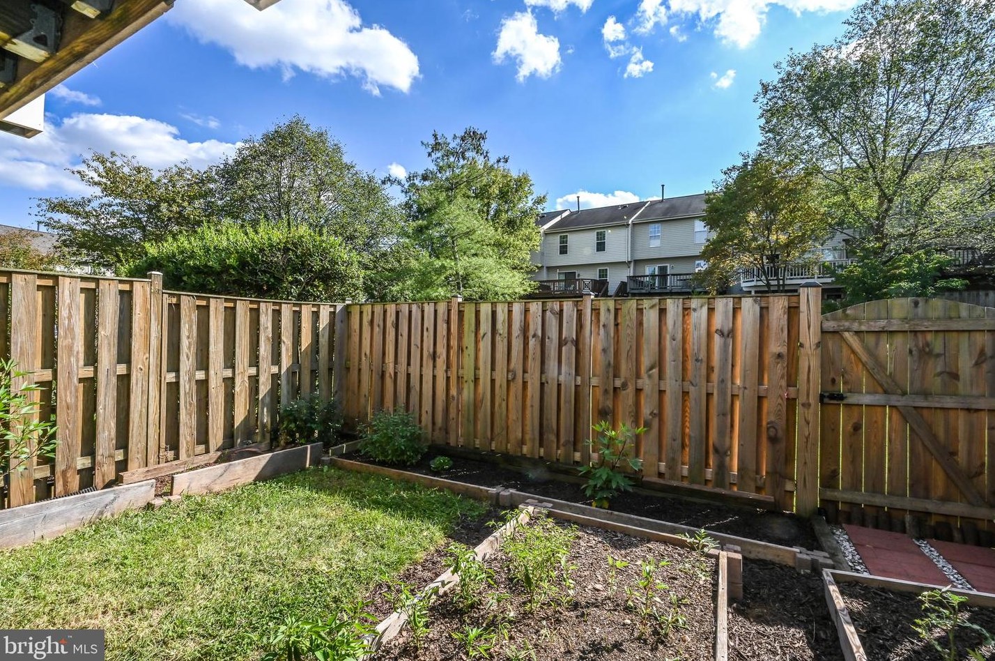 43469 Postrail Sq, Ashburn VA  20147-4632 exterior