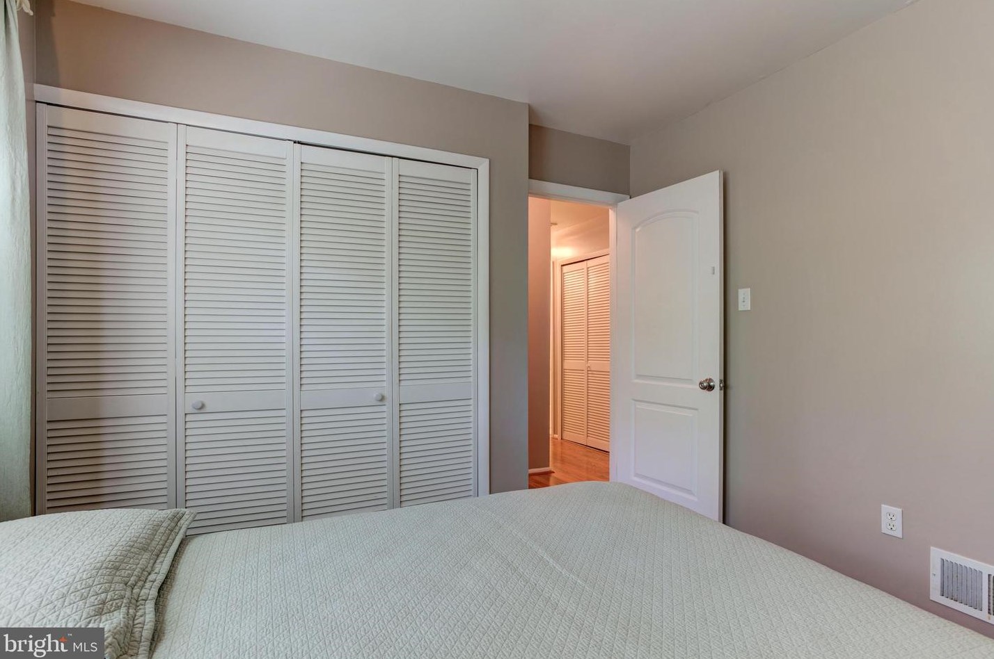 212 Penny Ln, Dulles VA  20164-1606 exterior