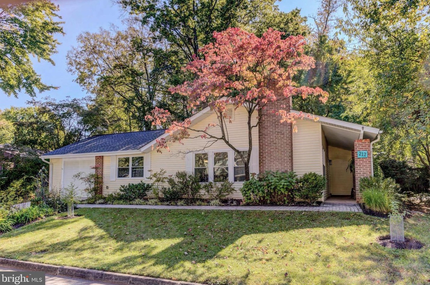 212 Penny Ln, Dulles VA  20164-1606 exterior