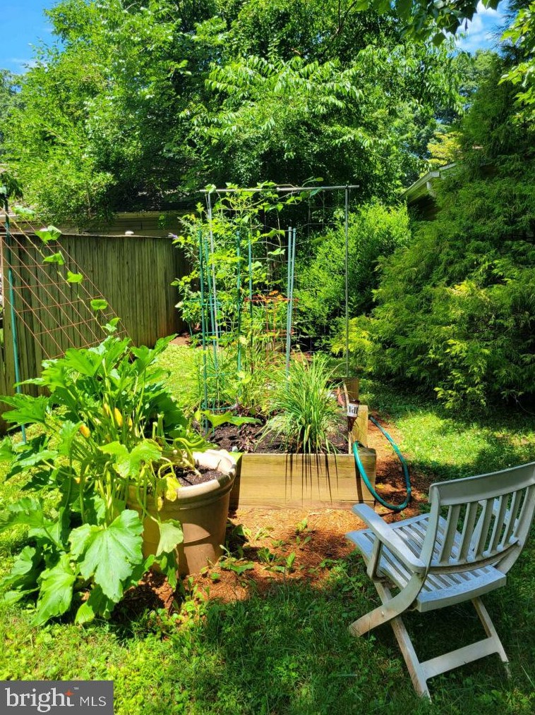 212 Penny Ln, Dulles VA  20164-1606 exterior