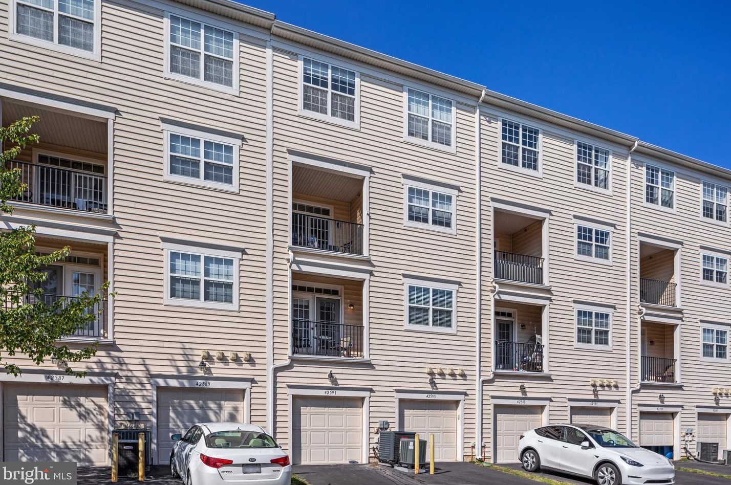 42591 Hollyhock Ter, Ashburn VA 20148-6408 exterior